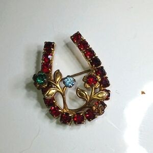 Vintage Ruby like horse shoe brooch mid-century costume